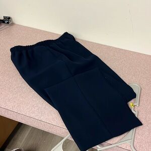Senior woman’s elastic waist blue pants